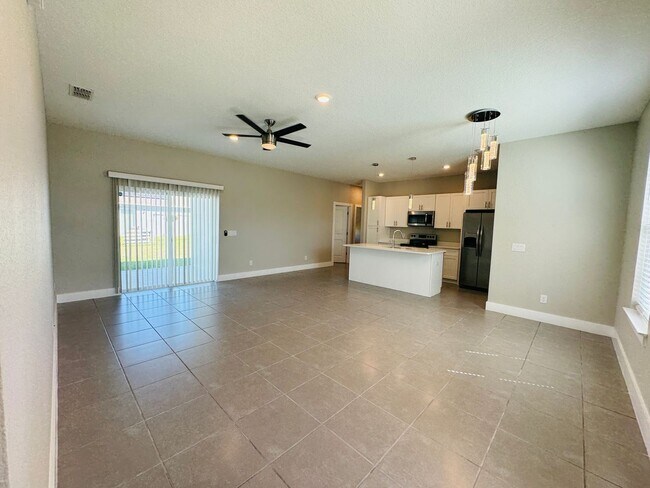 Foto del edificio - BEAUTIFUL Home 4 Bedroom, 2 Bathroom in Po...