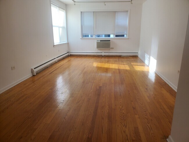 Foto del edificio - 1630 W Chase Ave