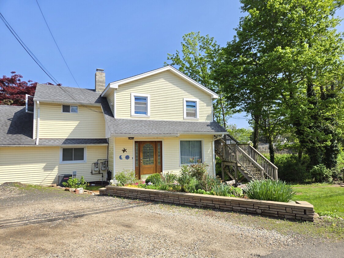 Primary Photo - 190 Short Beach Rd