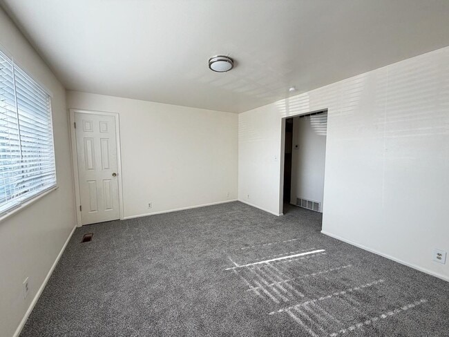 Building Photo - 253 E 1100 S