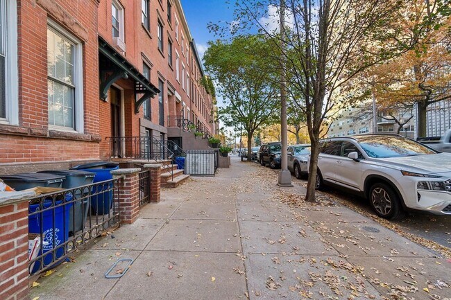 Foto del edificio - 318 Hudson St