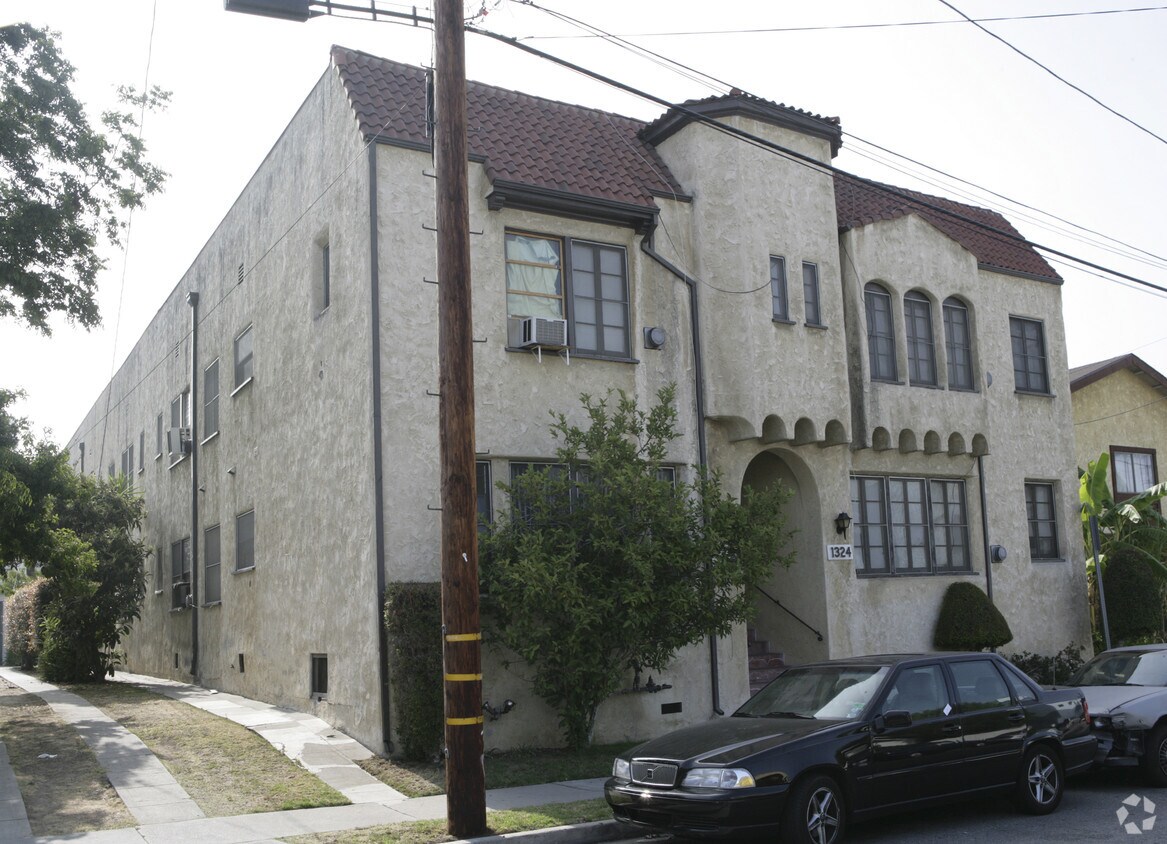 Building Photo - 1324 N New Hampshire Ave