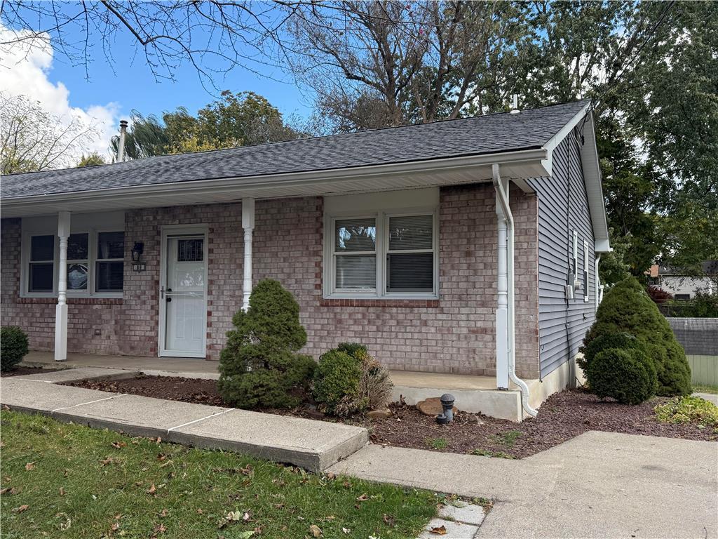 Foto principal - 88 Birchwood Dr