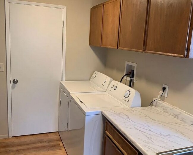 Building Photo - 5325 S Leo St