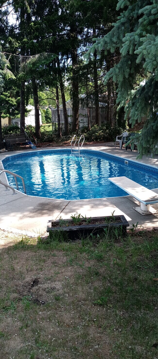 Foto del edificio - 901 N Locust Rd