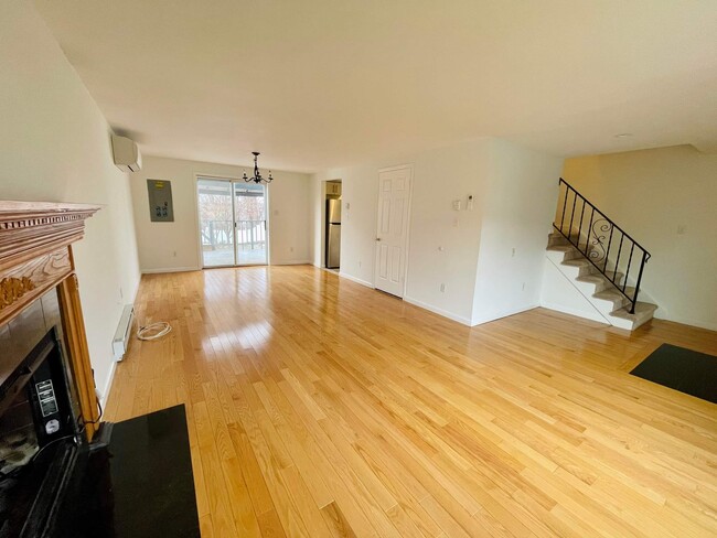 Building Photo - 337 Hudson Ave