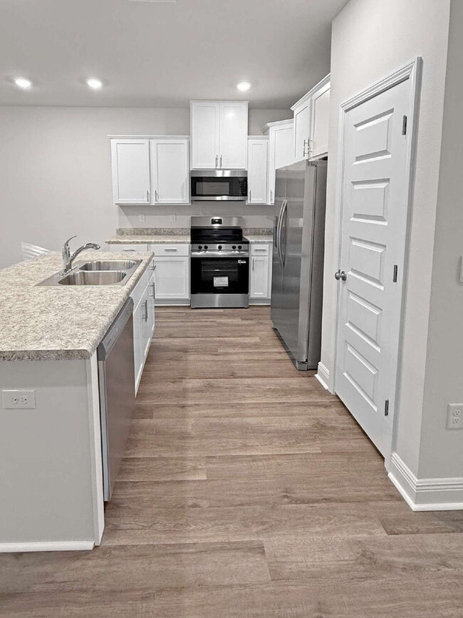 Building Photo - Modern 3BR Townhome for Rent Near NAS Pensacola – Updated & Move-In Ready