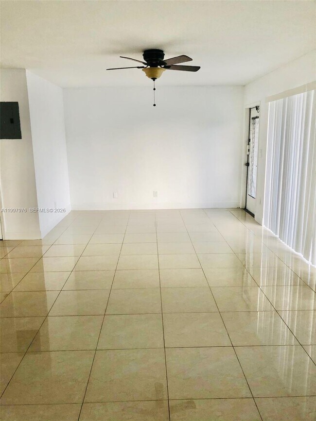 Foto del edificio - 1025 SE 15th St