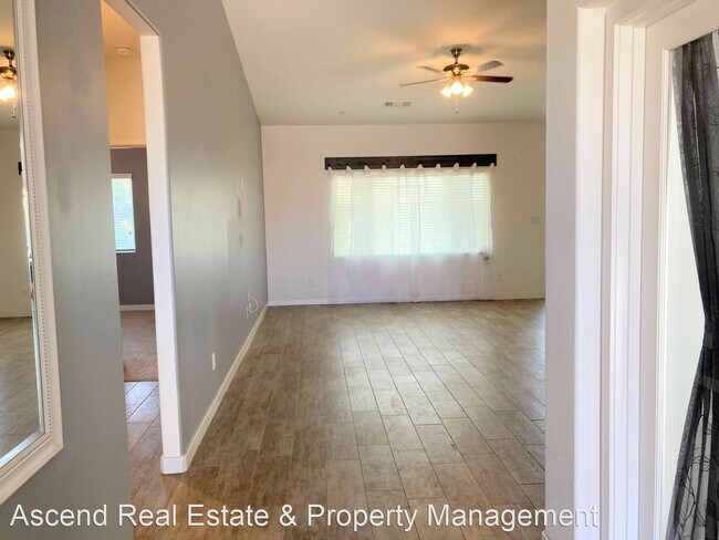 Foto del edificio - 4 br, 2 bath House - 9826 Alondra Dr