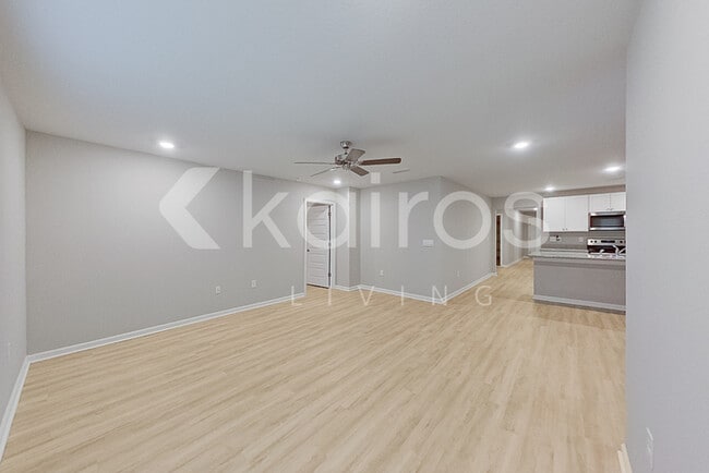 Foto del edificio - 225 Monarch Ln