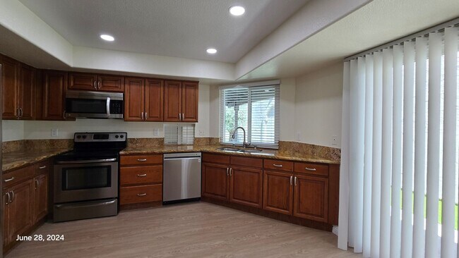 Foto del edificio - Stunning 3bed/2bath home nestled in a grea...