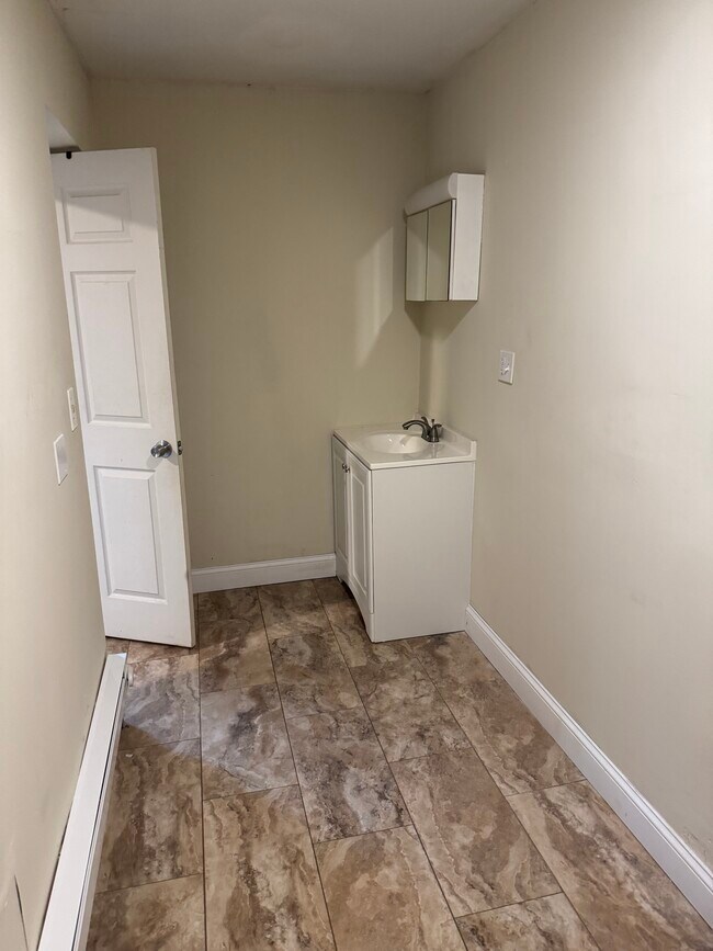 Building Photo - 87 North Main St