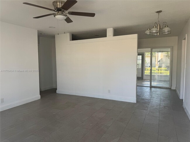 Foto del edificio - 6430 SW 15th St
