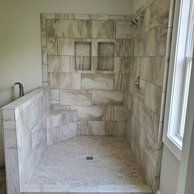 Foto del edificio - COMING SOON! Stunning New Home in Prime Mi...