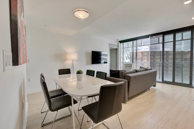 Building Photo - 32 Smithe St