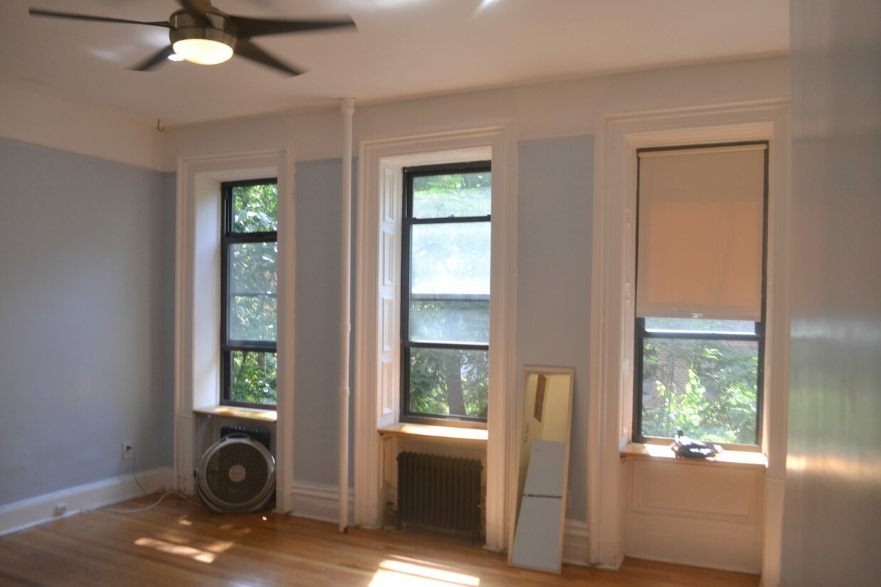 Foto principal - 28 W 129th St