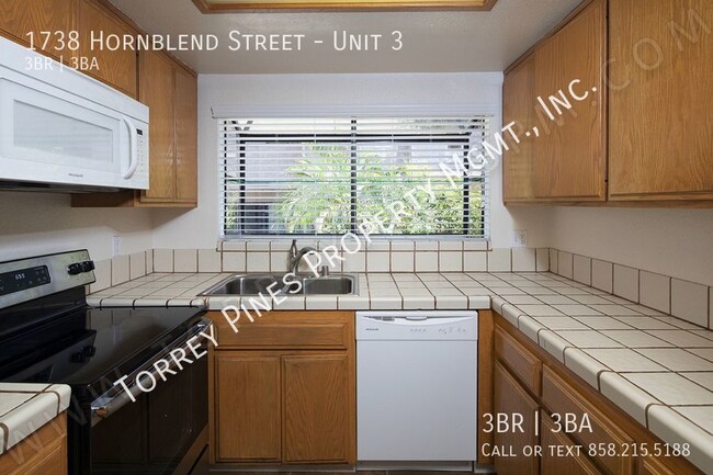 Foto del edificio - 3Br Townhome in Pacific Beach with Washer/...