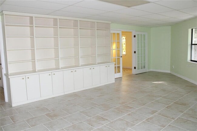 Building Photo - 5828 Oakhurst Dr