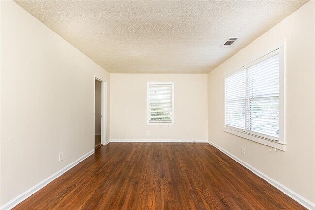 Foto del edificio - 2324 Johnson Ferry Rd NE