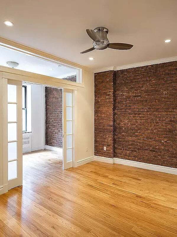 Building Photo - 15 W 103rd St