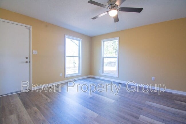 Building Photo - 3196 Petunia Ave