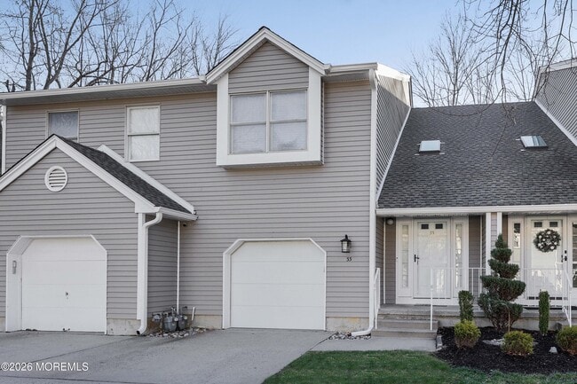 Building Photo - 33 Essex Dr