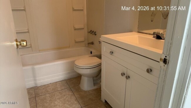 Building Photo - 2026 W Cactus Rd