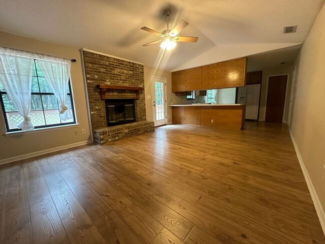 Building Photo - 2023 Wedgewood Dr