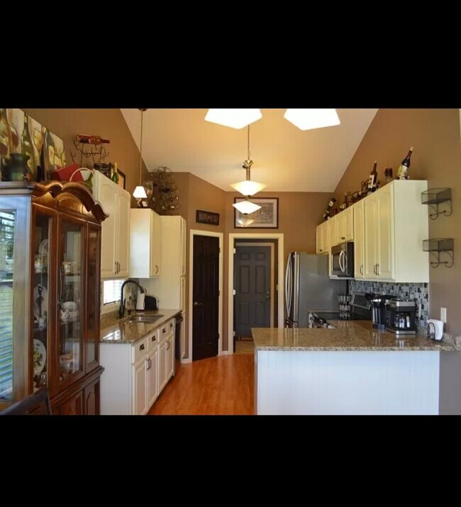 Foto del edificio - 633 Lakeview Ave