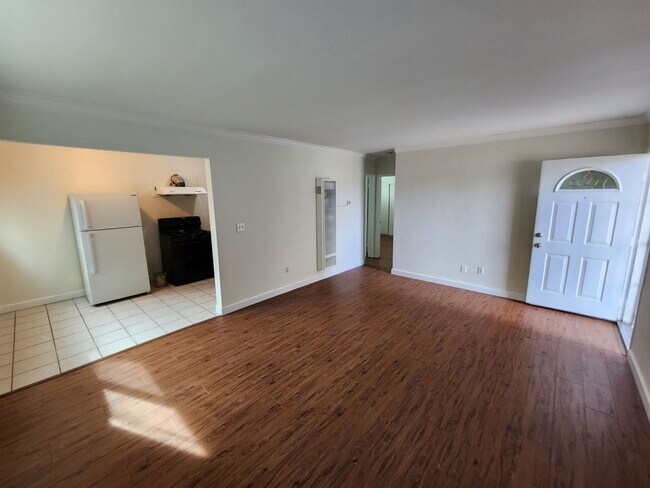 Foto del edificio - Remodeled 2 Bedroom Condo