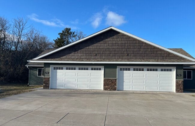 Building Photo - 704 E Wisconsin St