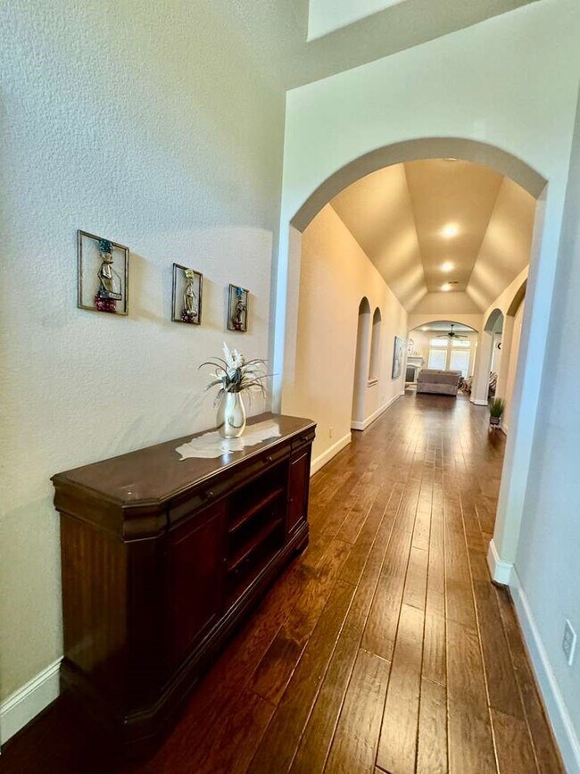 Building Photo - 18614 Town Bluff Dr