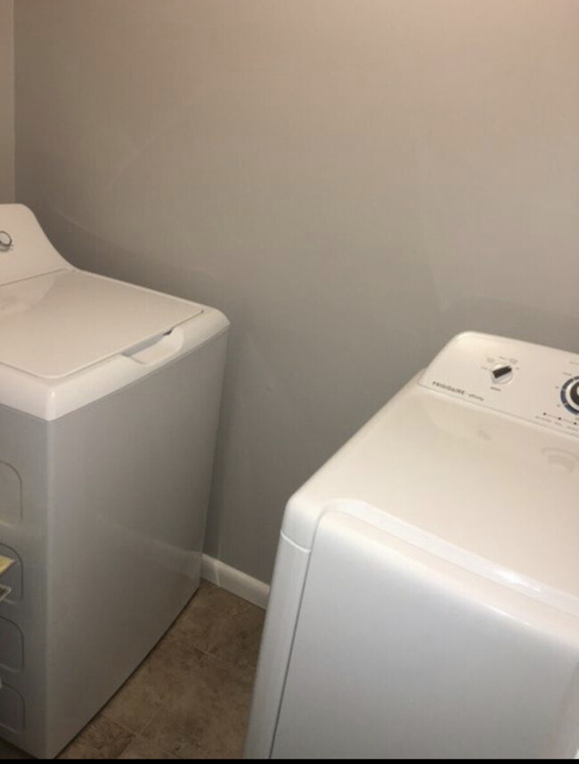 In unit full size washer and dryer - 10103 Prince Pl