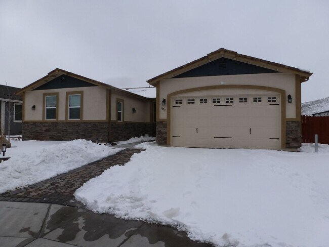 Foto del edificio - Almost New Four Bedroom, Two Bath Home in ...