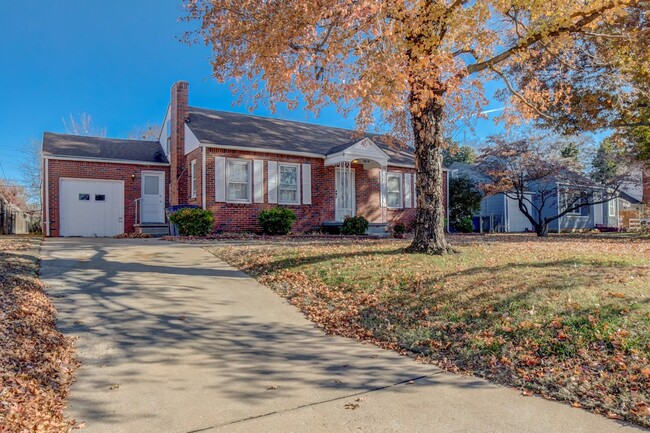 Building Photo - Coming Soon! Huge Tulsa Gem, 2 Bed 1.5 Bath