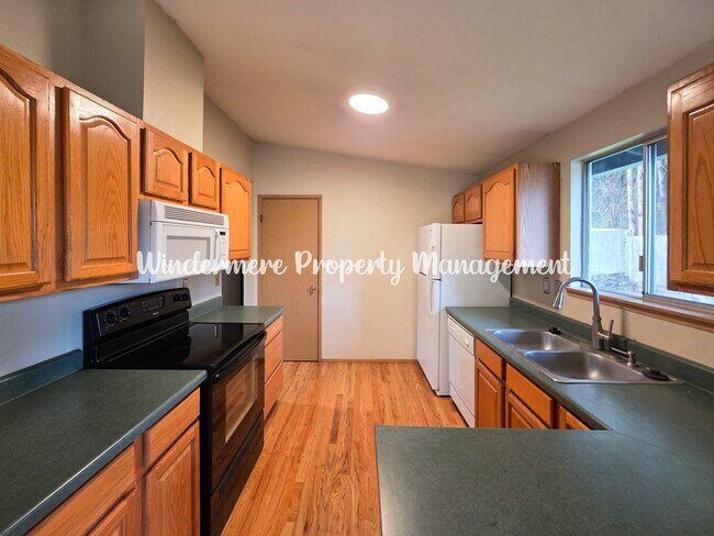 Building Photo - 3 bed Rambler in Convenient CK location with fully fenced yard and large deck