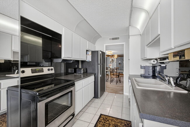 Building Photo - 4200 N Ocean Dr