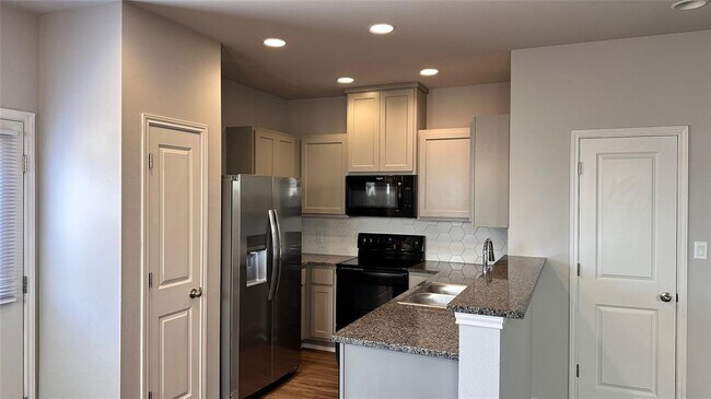 Building Photo - 131 Peruna Dr