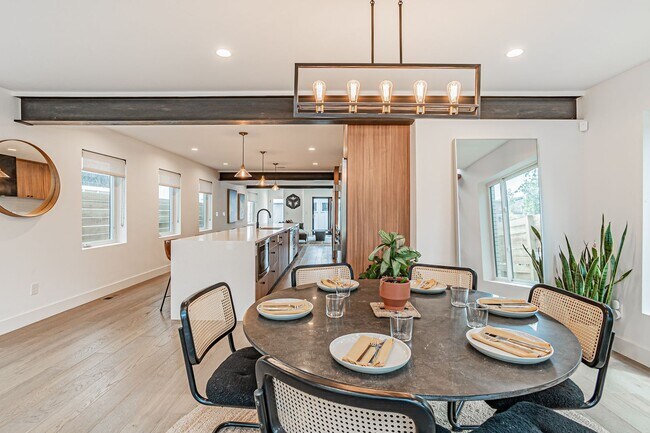 Foto del edificio - Luxury 3BD, 2.5BA Sloan's Lake Home with T...