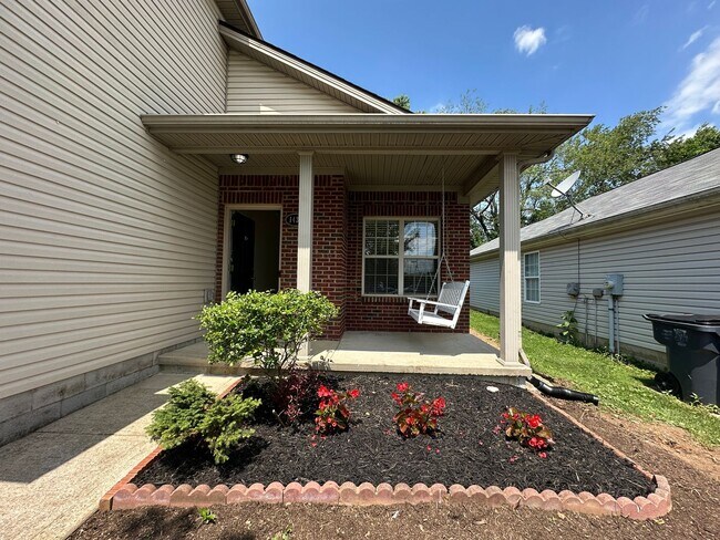 Building Photo - 1437 Day Lily Dr