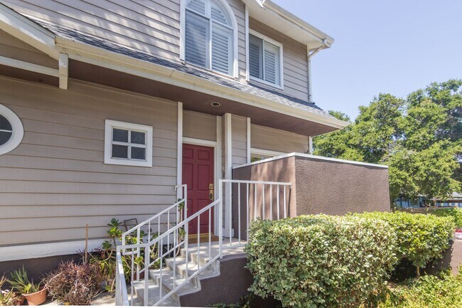 Building Photo - Bright End-Unit Townhouse in Shady Grove w...