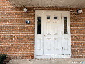 Building Photo - 5 Grandview Dr