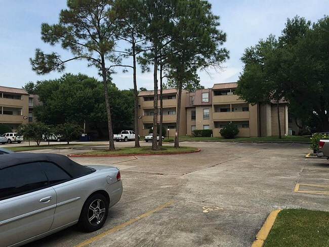 Foto del edificio - 8419 Hearth Dr