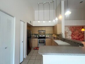 Building Photo - 917 Villa Cir