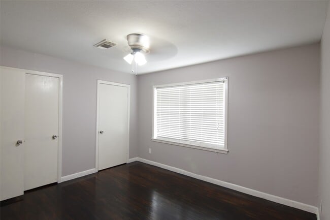 Building Photo - 7941 Longridge Dr