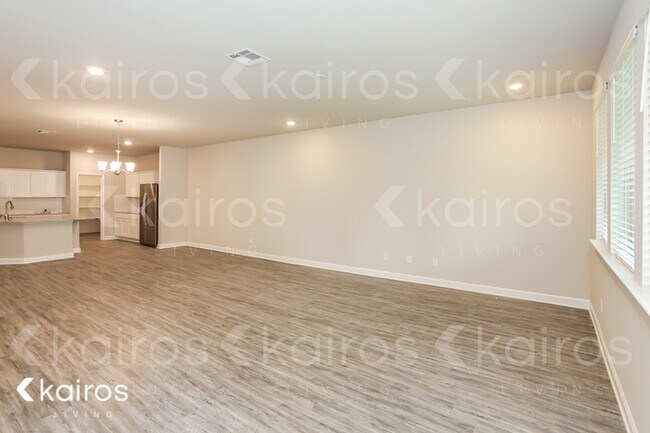 Building Photo - 6425 Tiger Pointe Dr.