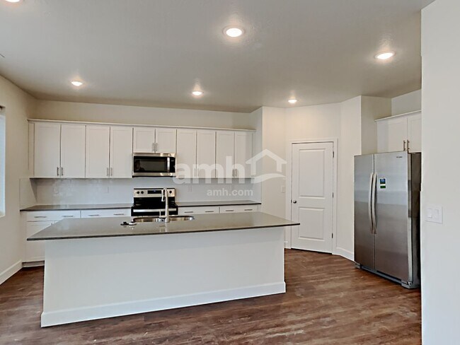 Foto del edificio - 2381 E Frontier St