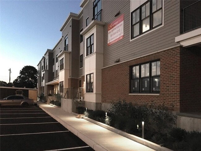 Building Photo - 125 Midway Rd