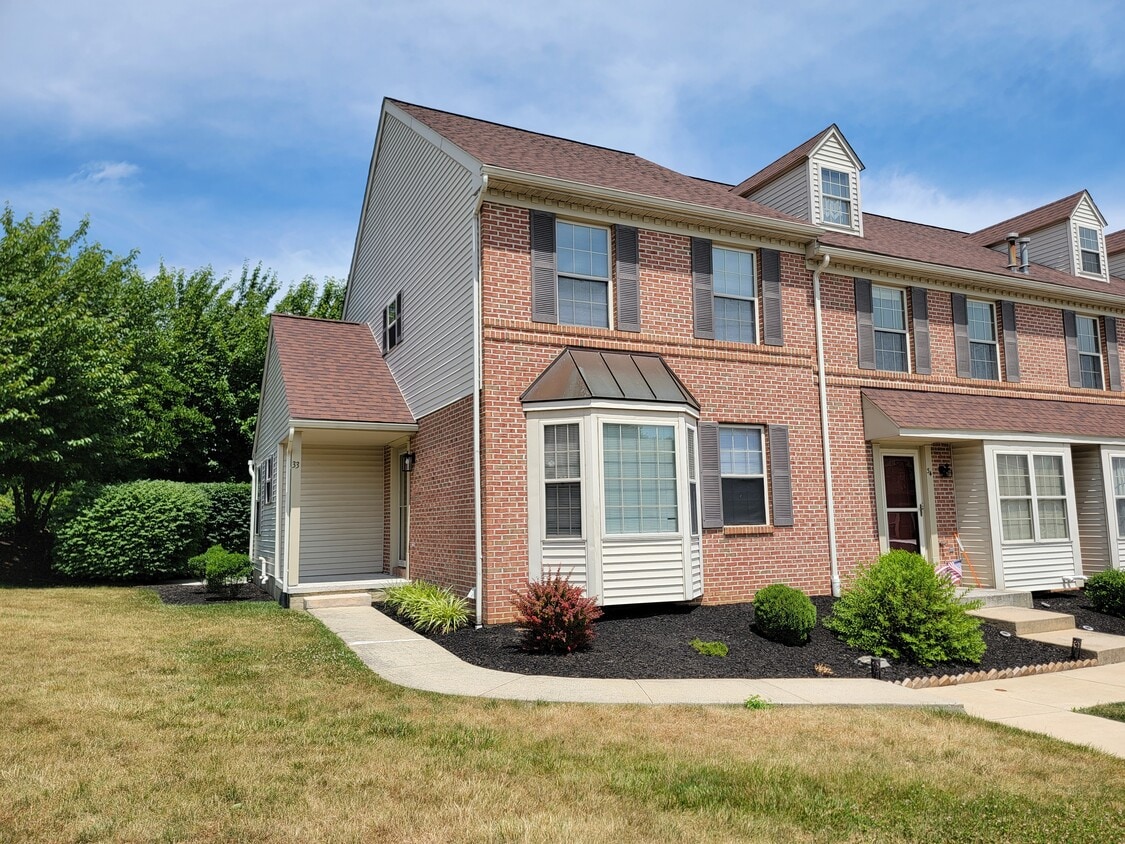 Primary Photo - 33 Acorn Blvd