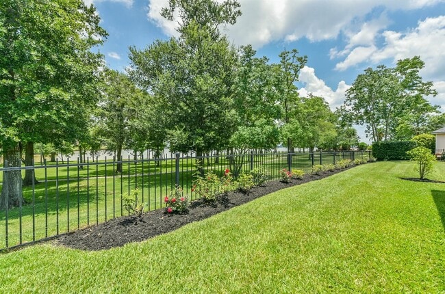 Building Photo - 15914 Cedar Shores Ln